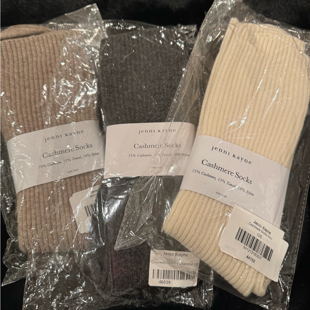 Jenni Kayne Cream Cashmere Socks - Picture 4 of 4